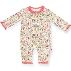 NWT Magnetic Me Onesie Garden Gnome
6-9 Months